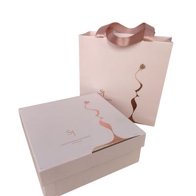 Luxe Custom Logo Gold Foil Printed Kraft Paper Winkelverpakkingszak voor schoenen Kleding