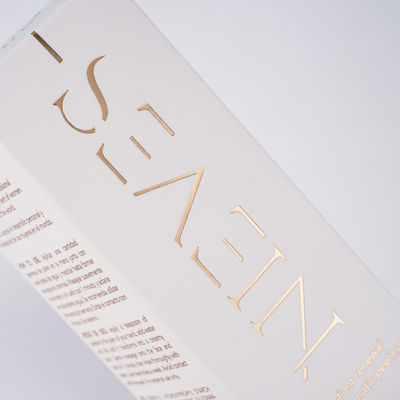 Blind Embossed Design Opvouwbare Kraft PET Papieren Dozen Voor Cosmetica Parfum Verzending Cadeaus Inclusief Folie