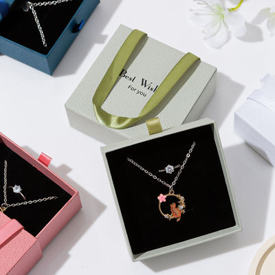 Luxe op maat bedrukte kraft papieren sieradendoosjes voor oorbellen & kettingen Recyclebare papieren ringdoos Eco-vriendelijke geschenkverpakking voor vrouwen