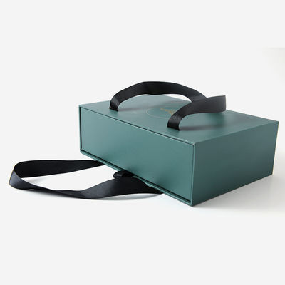 Op maat gemaakte bestelling Aanvaard Kleding Verpakking Papier Kledingdoos met op maat gemaakte handvat