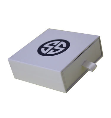 Andere cadeau handwerk oppervlak afwerking Glanse witte doos met zwart zilver warm folie logo