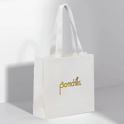 Op maat gemaakte opvouwbare recycled paper gift bags Boetiek papieren tassen met handvaten
