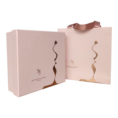 Luxe Custom Logo Gold Foil Printed Kraft Paper Winkelverpakkingszak voor schoenen Kleding