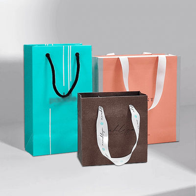 Gepersonaliseerde High-end handgeschenkzakken Kledingwinkel Gepersonaliseerde ambachtelijke kraft papieren zakken Geschenkverpakking