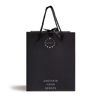 Custom Design Luxe Zwarte Matte Dikke Papier Kleding Verpakking Gift Shopping Bag Met Logo Ribbon en Handle