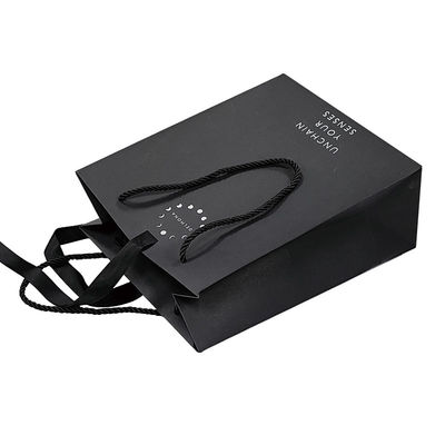 Custom Design Luxe Zwarte Matte Dikke Papier Kleding Verpakking Gift Shopping Bag Met Logo Ribbon en Handle