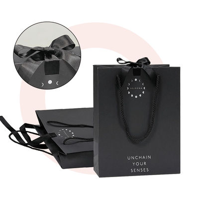 Custom Design Luxe Zwarte Matte Dikke Papier Kleding Verpakking Gift Shopping Bag Met Logo Ribbon en Handle