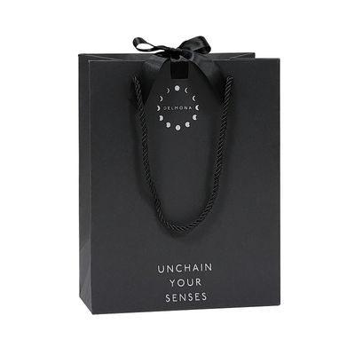 Custom Design Luxe Zwarte Matte Dikke Papier Kleding Verpakking Gift Shopping Bag Met Logo Ribbon en Handle