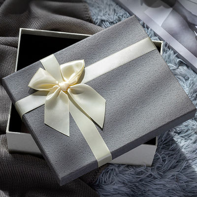 High End Gift Box Verpakking Aanpasbare maat Voor Valentijnsdag Moedersdag Zwarte witte boog Decoratie Gift Box