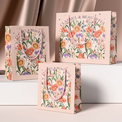Op maat gemaakte kledingwinkel tassen verpakking luxe ivoorkarton kraftpapier winkelen cadeauzak op maat logo