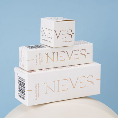 Blind Embossed Design Opvouwbare Kraft PET Papieren Dozen Voor Cosmetica Parfum Verzending Cadeaus Inclusief Folie