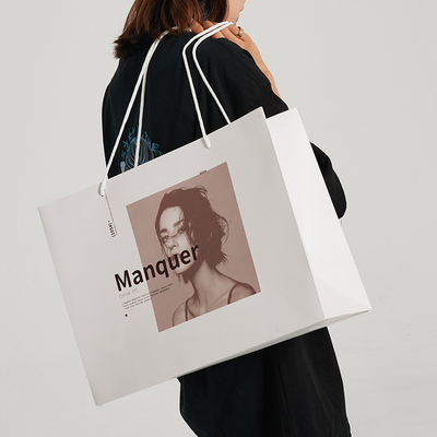 Op Maat Bedrukte Witte Papieren Premium Luxe Winkel Tassen Met Lint Handvat Ontwerp