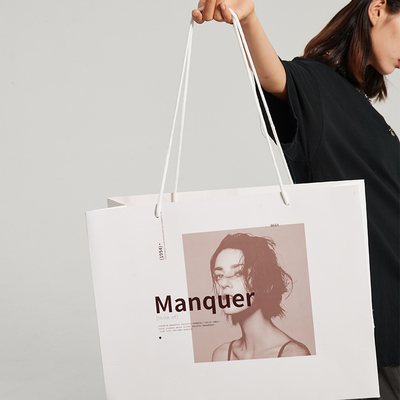 Op Maat Bedrukte Witte Papieren Premium Luxe Winkel Tassen Met Lint Handvat Ontwerp