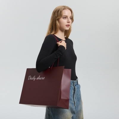 Op maat gemaakte, elegante grote papieren zakjes, jurken, gepersonaliseerd logoontwerp, gerecycleerde mode, bulk, luxe branded tassen voor winkels