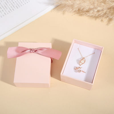 Op Maat Gemaakte Schattige Babyroze Sieradendoos met logo Ring Ketting Oorbel Armband Verpakking Karton