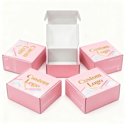 Luxe op maat gemaakte golfkartonnen dozen Kartonnen geschenkverzendverpakking Verzendcontainer voor kledingverpakking