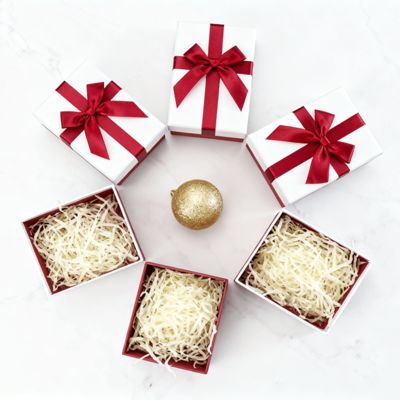 Fabriek Aangepaste Luxe Geschenk Doos met Deksel, Gecoat Karton met Matte Laminering, Embossing en Stamping voor Geschenkverpakking