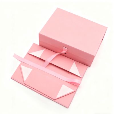 Kwaliteitslint met aangepast logo Opvouwbare doos Roze Zwart Rechthoekige vorm Magnetisch kunstpapier Verpakking voor matte laminering en embossing