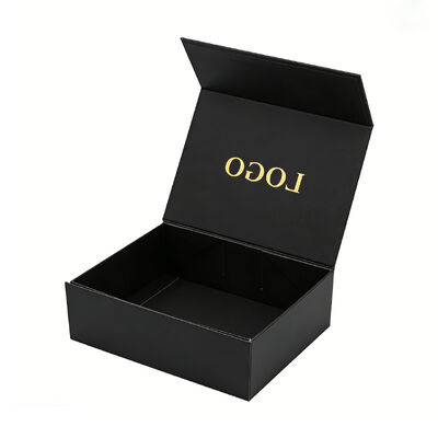 Groothandel Eco-vriendelijke magnetische verpakkingen cadeaubonten Handle Custom Black Cardboard Sponge Matt Laminatie voor sportkaarten