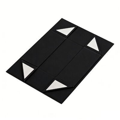 Groothandel Eco-vriendelijke magnetische verpakkingen cadeaubonten Handle Custom Black Cardboard Sponge Matt Laminatie voor sportkaarten