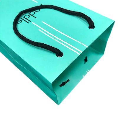 Luxe mat groen papieren geschenk winkeltas voor kledingverpakking