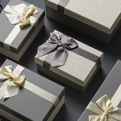 High End Gift Box Verpakking Aanpasbare maat Voor Valentijnsdag Moedersdag Zwarte witte boog Decoratie Gift Box