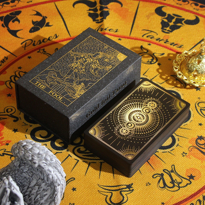 Aanpasbaar Rigid Cardboard Luxe Tarot Cards Magnet Closure Decorative Book Shape Boxes Faux Book Favour Box