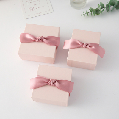 Op Maat Gemaakte Schattige Babyroze Sieradendoos met logo Ring Ketting Oorbel Armband Verpakking Karton